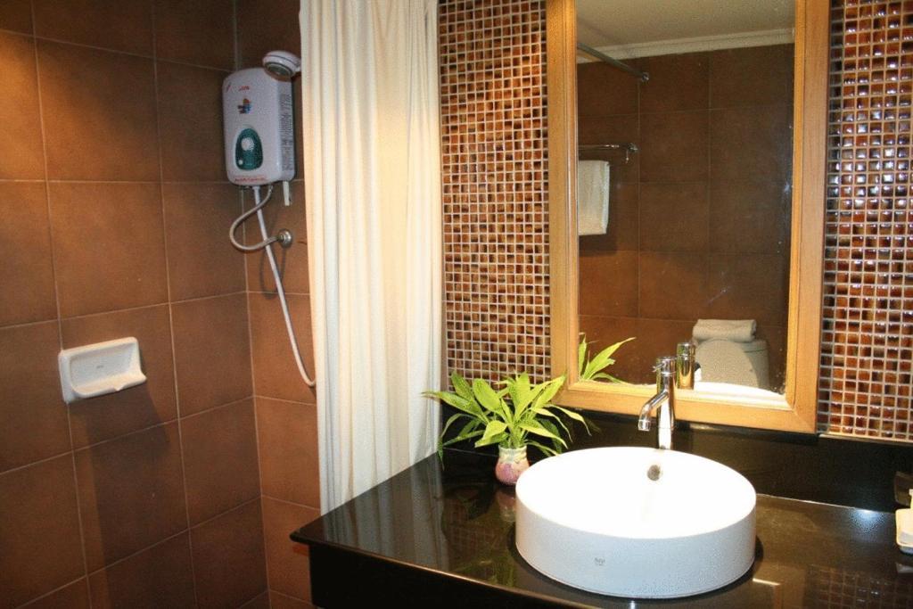 Down Town Inn, Csiangmaj Kültér fotó
